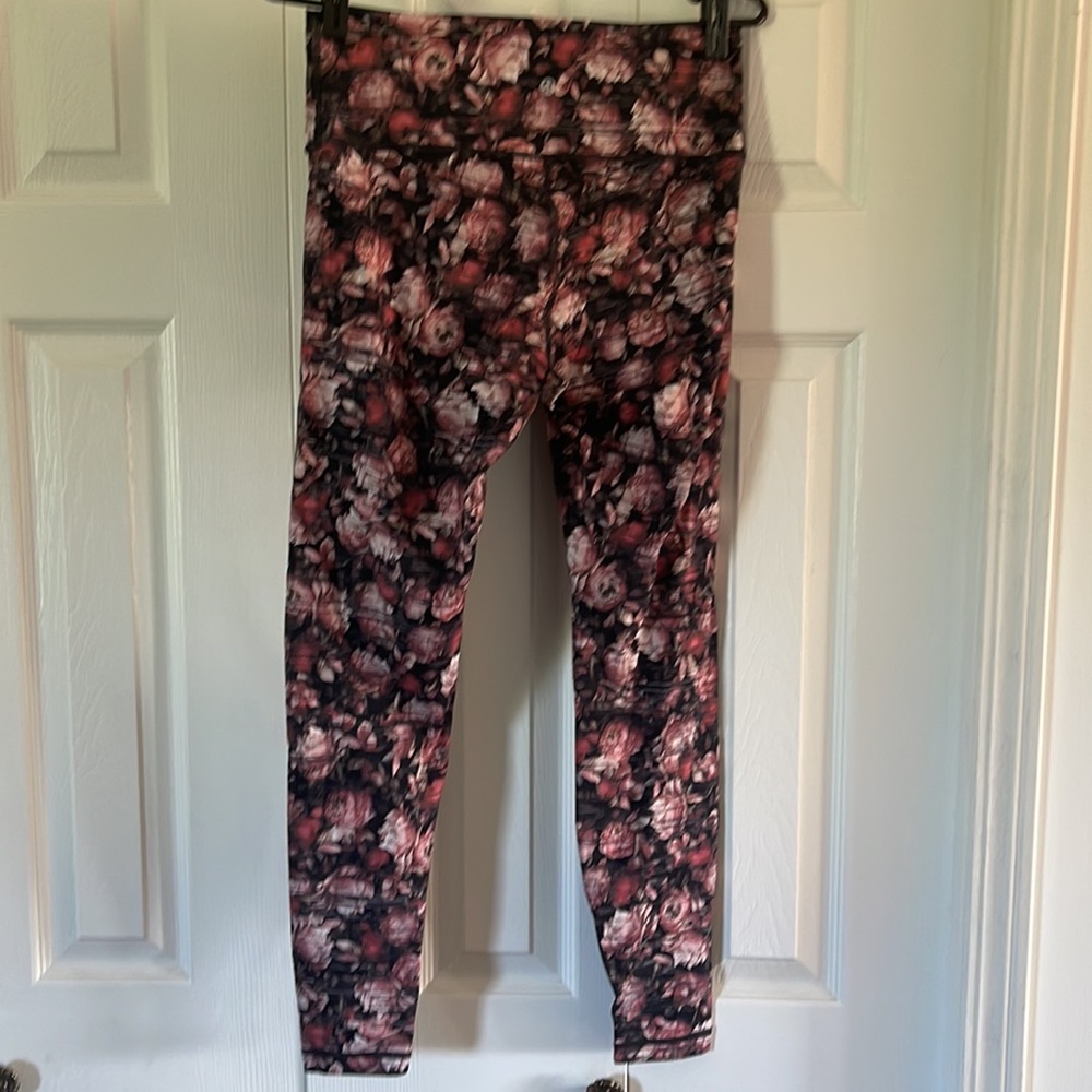 Lululemon Crops❤️‍🔥❤️‍🔥 - Picture 2 of 2